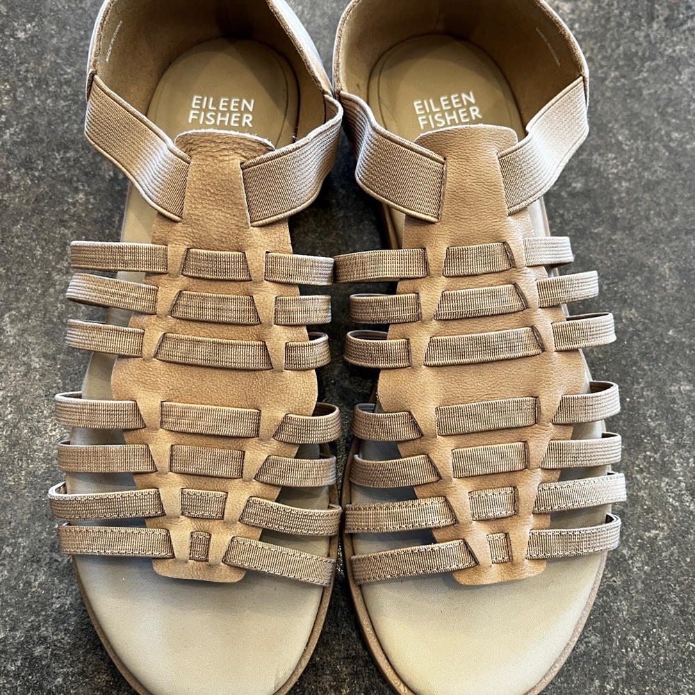 Eileen Fisher light tan flat sandals size 7 1/2